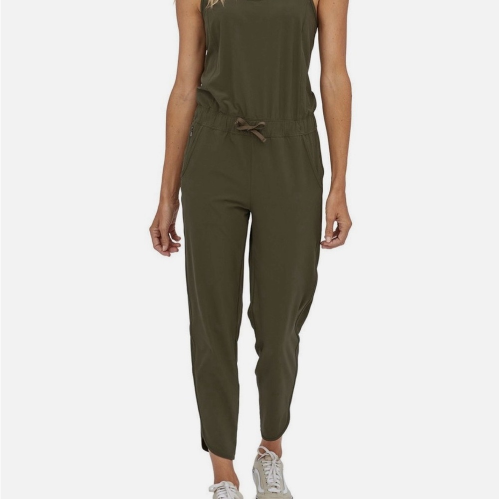 Patagonia Green Fleetwith Romper / Jumpsuit with Tie Waist and Tapered Legs